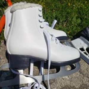 Girls skates
